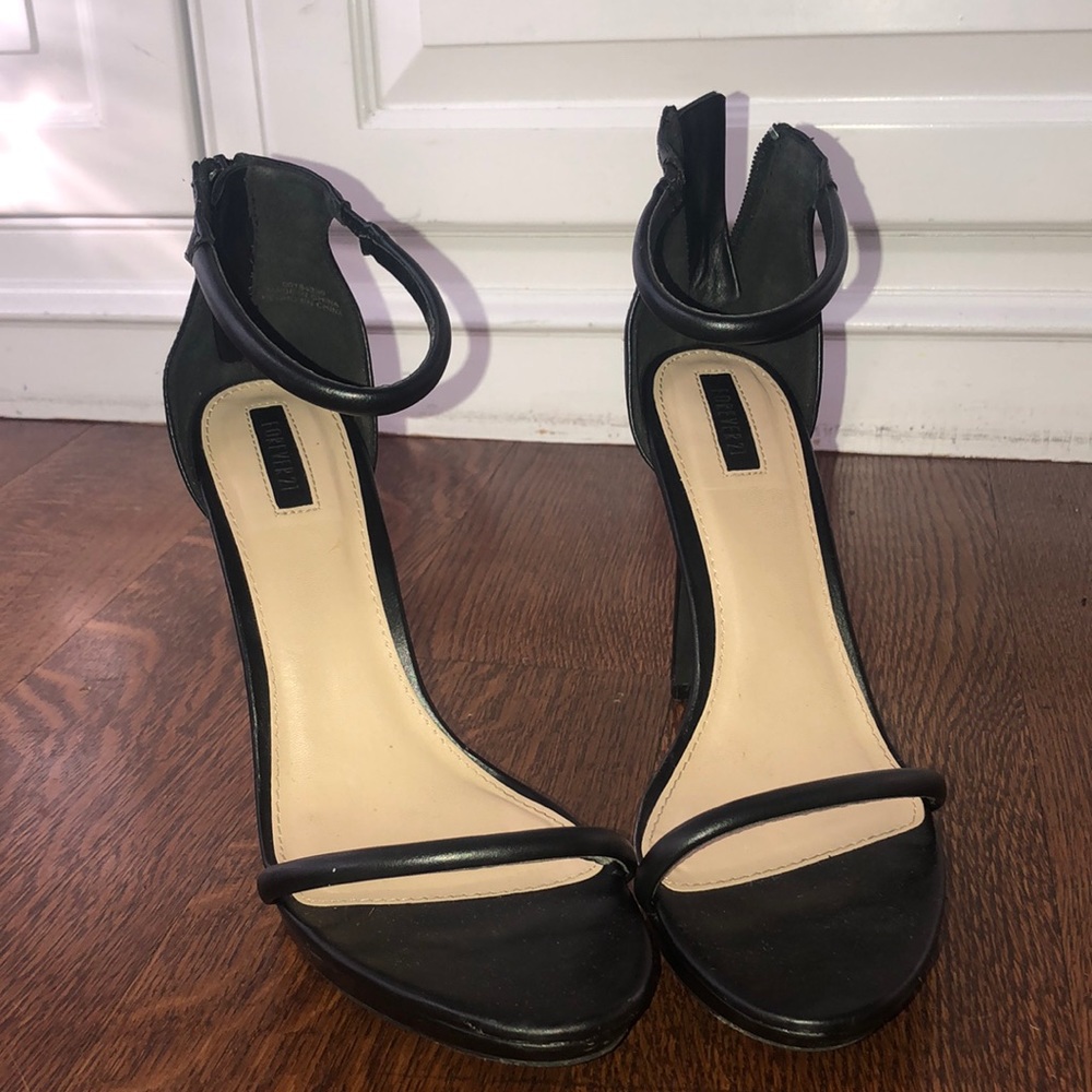 BLACK STRAPPY SEXY SANDALS